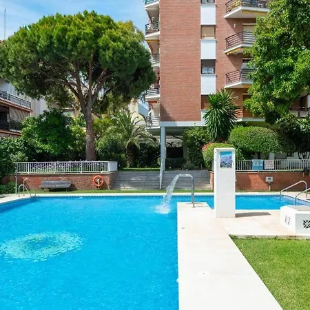 Apartment With Free Parking And Pool